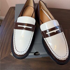 Elegant Loft Two-Tone Loafers Women Sz 9